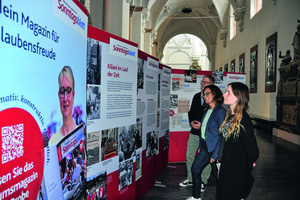 Während der Kiliani-Wallfahrtswoche stand die Ausstellung zur Geschichte des Würzburgerkatholischen Sonntagsblatts und zu weiteren Themen aus den vergangenen 175 Jahren im Dom.